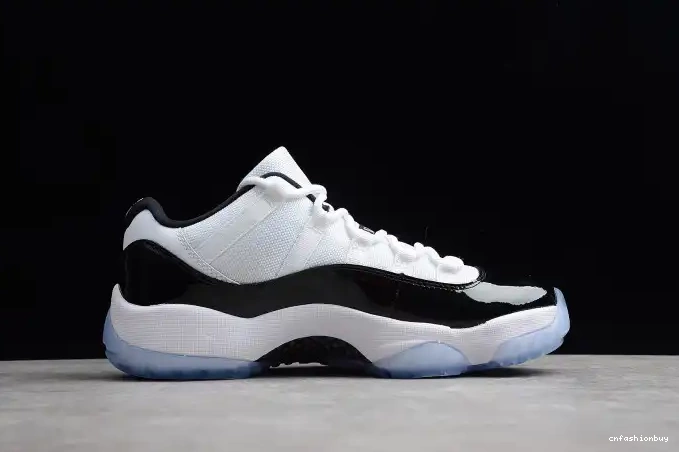 Low 528895-153 Black Air White mens 